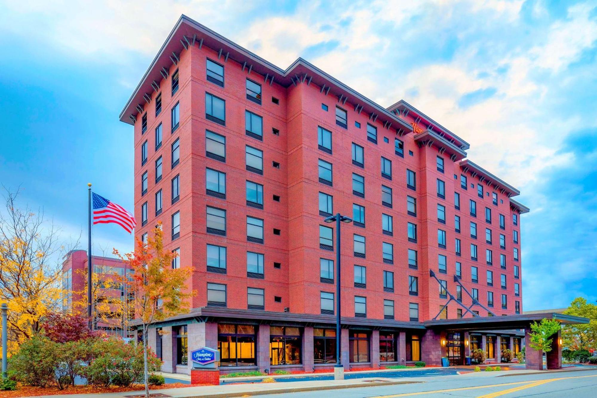 Hampton Inn & Suites Pittsburgh Downtown Exteriör bild